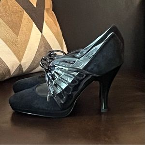 NWOT Calvin Klein Suede Pumps